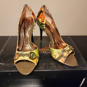 NEW Carlos Santana Roulette Green Savage heels pumps